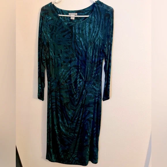 H&M blue and green patterned long sleeve midi dress. H&M blue and green patterned long sleeve midi dress.